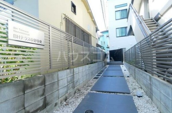 14/17 エントランス