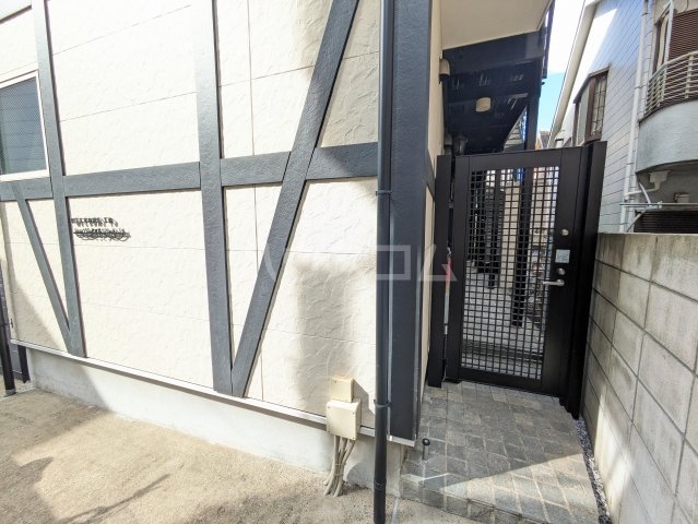 20/21 エントランス