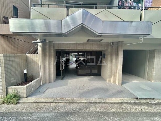 13/15 エントランス