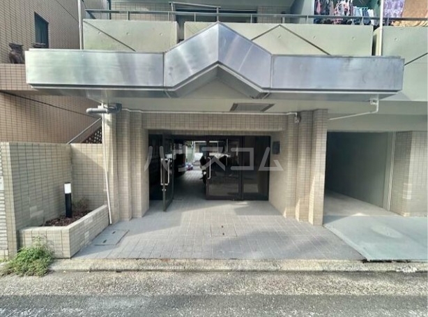 17/19 エントランス