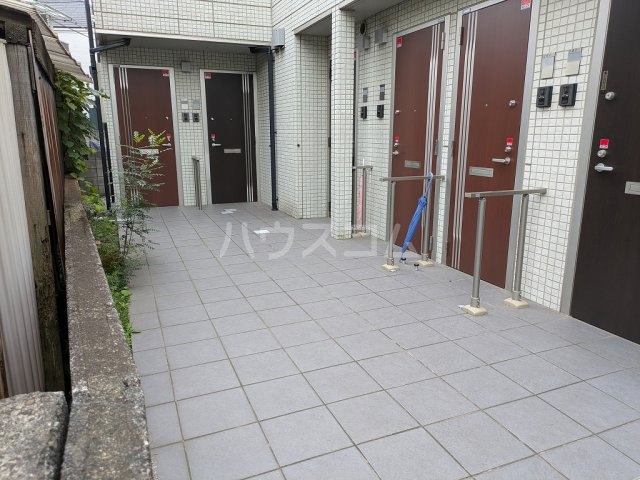 23/30 エントランス