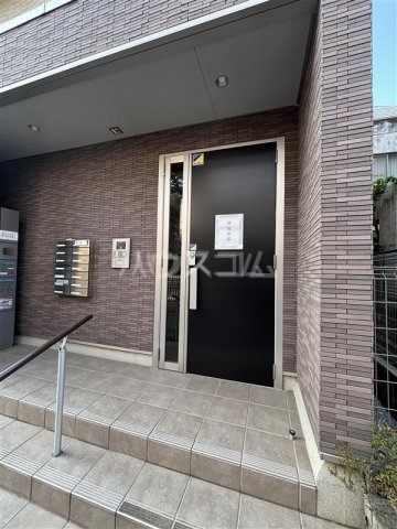 2/4 エントランス