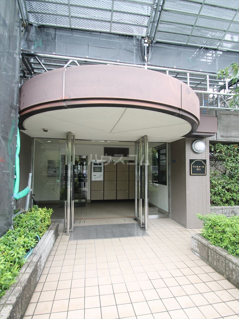 20/27 エントランス