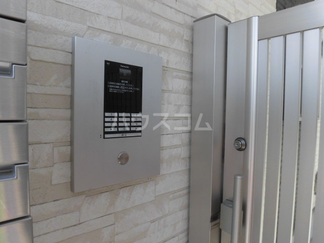 21/30 エントランス