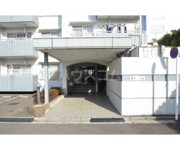 27/30 エントランス