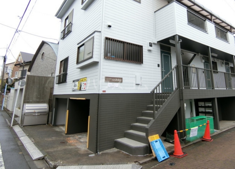 18/23 エントランス