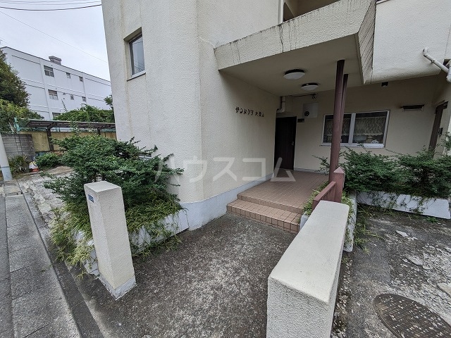 24/30 エントランス