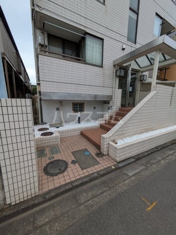 23/24 エントランス