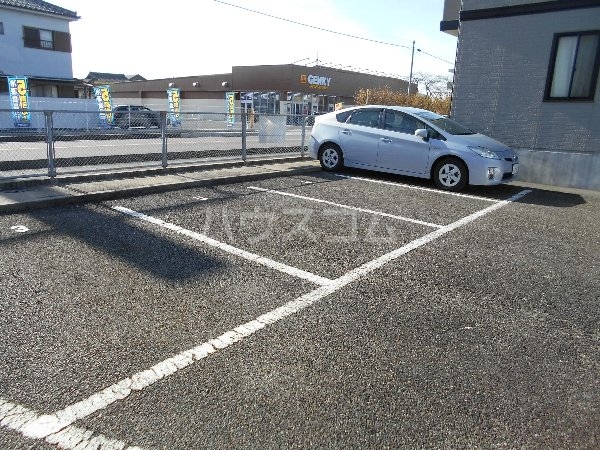 18/26 駐車場