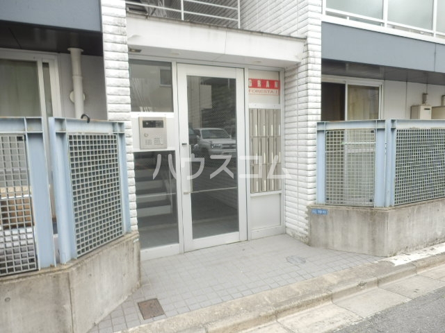 21/30 エントランス