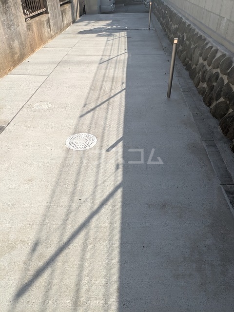 21/30 エントランス