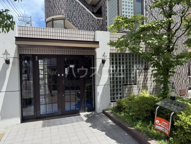 27/30 エントランス