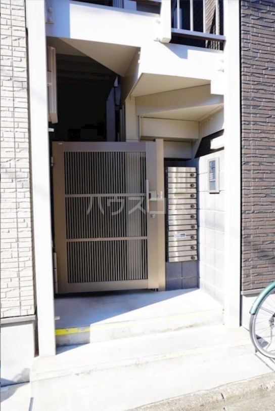 18/21 エントランス