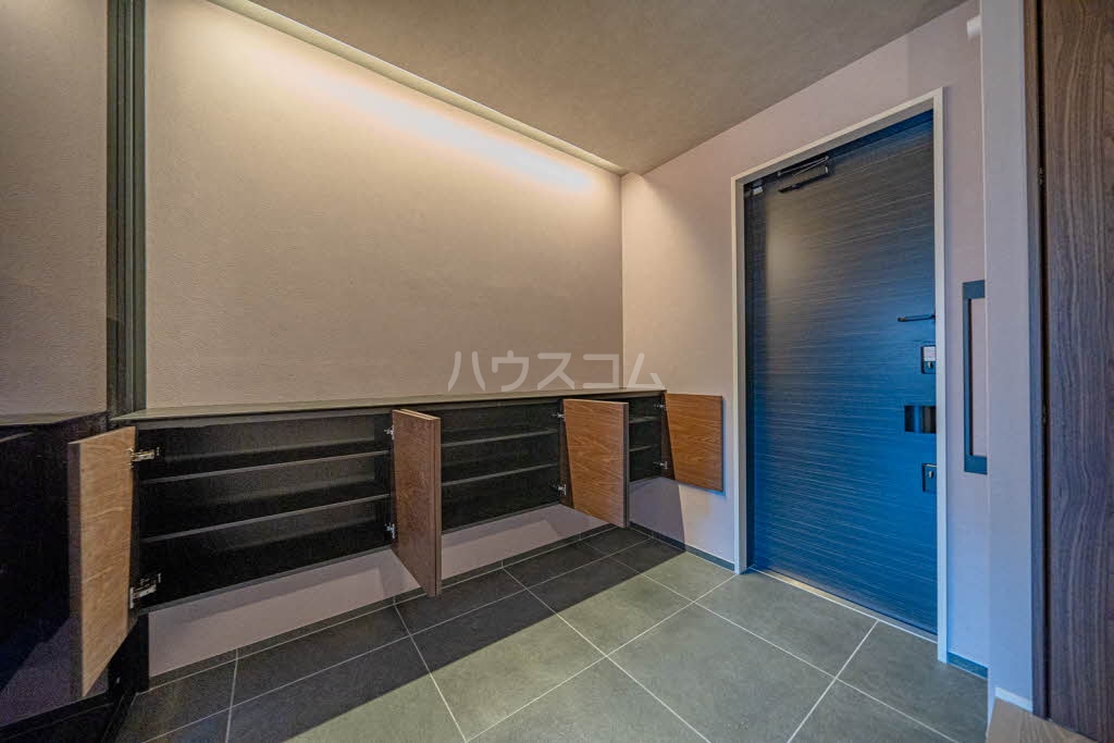 26/29 エントランス