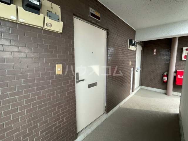 21/30 エントランス