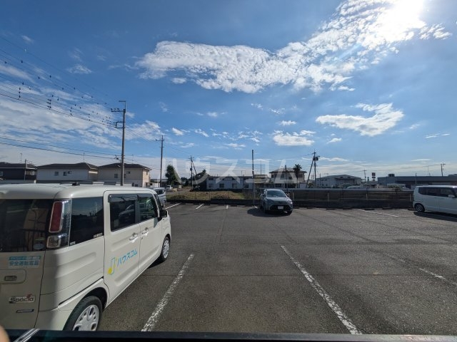 27/30 駐車場