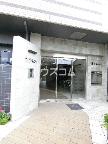 22/23 エントランス