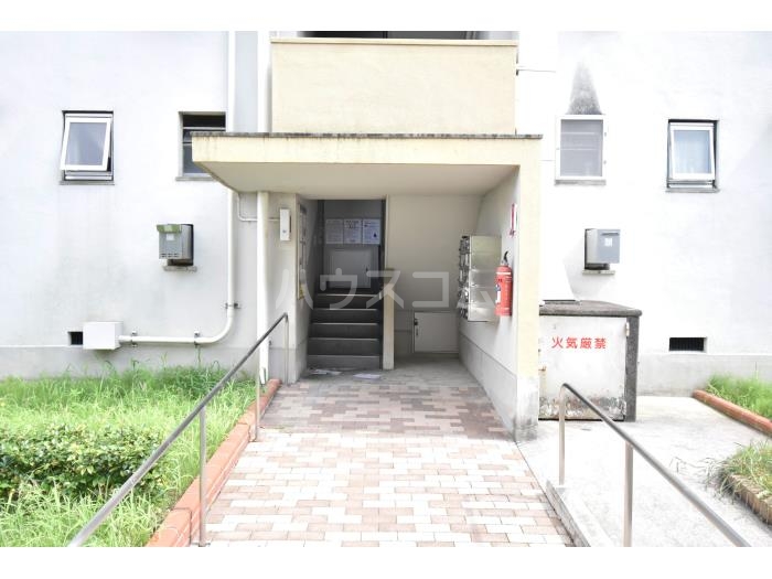 16/25 エントランス