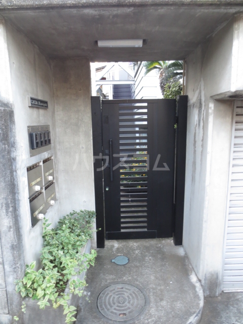 17/27 エントランス