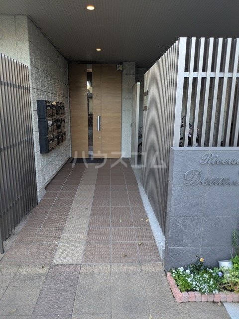 2/5 エントランス