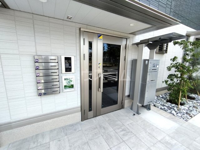 24/30 エントランス