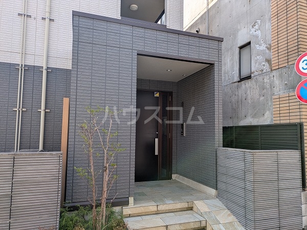 23/30 エントランス