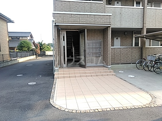 28/30 エントランス