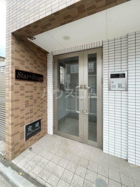 17/26 エントランス