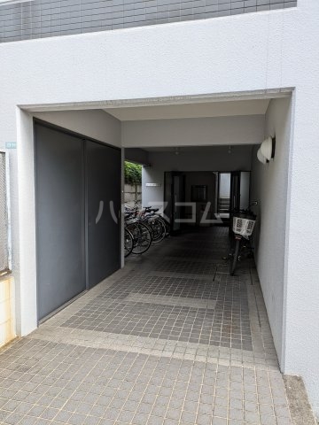 21/28 エントランス