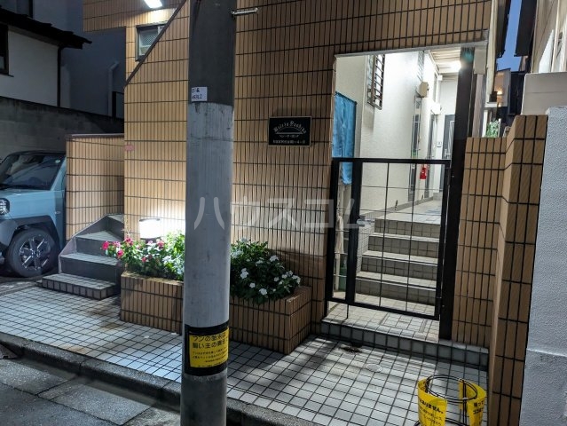 20/29 エントランス