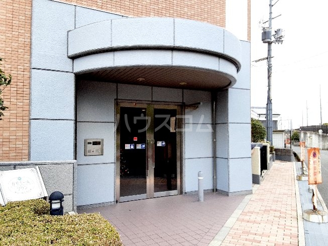 21/30 エントランス