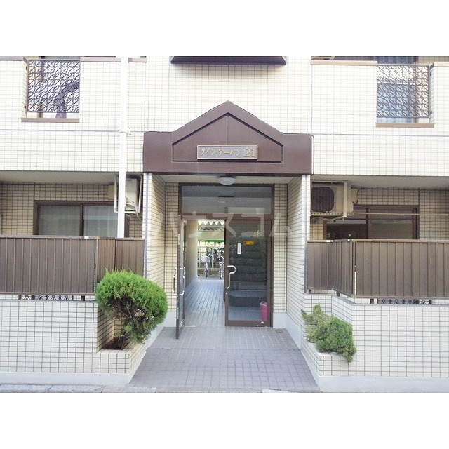 21/26 エントランス