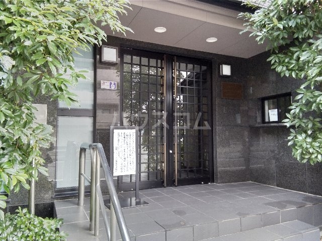 16/17 エントランス