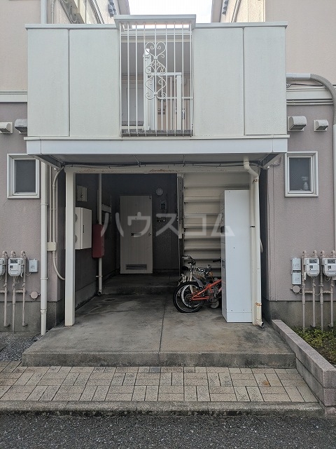 25/30 エントランス