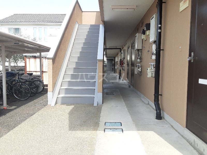 20/30 エントランス