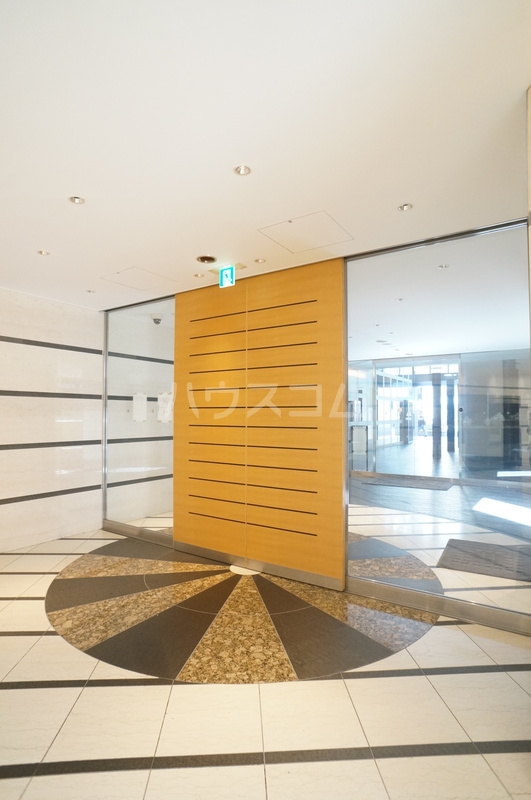 19/19 エントランス