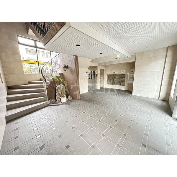 14/19 エントランス