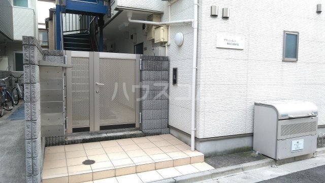 26/30 エントランス