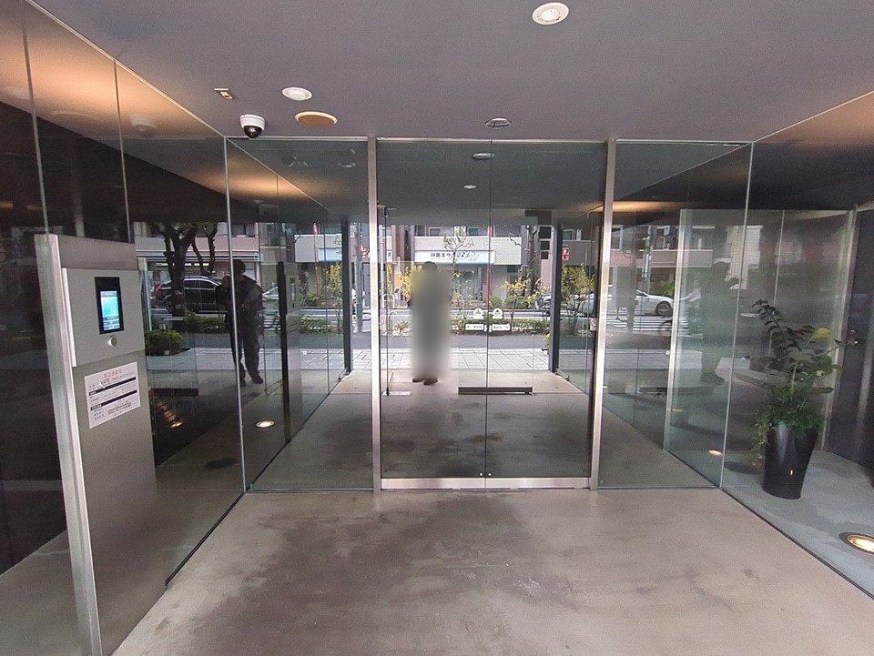 23/25 エントランス