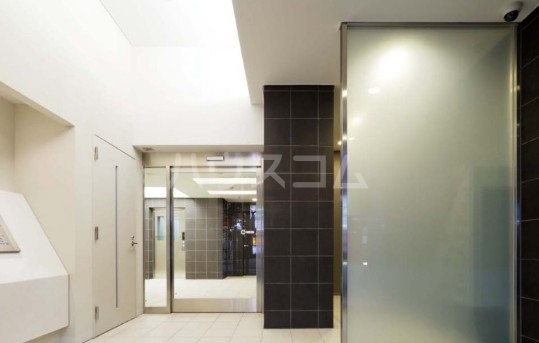 19/27 エントランス