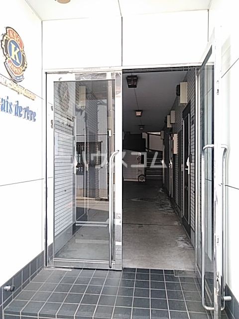 18/25 エントランス