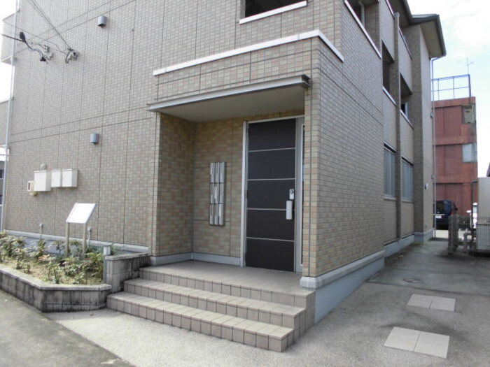 13/16 エントランス