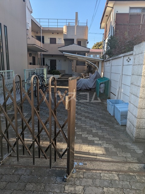 20/29 エントランス