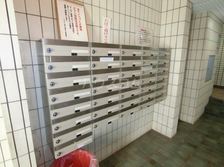 23/30 エントランス