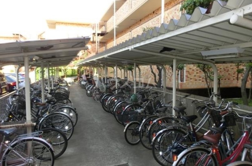 16/23 エントランス