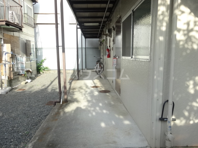 24/30 エントランス