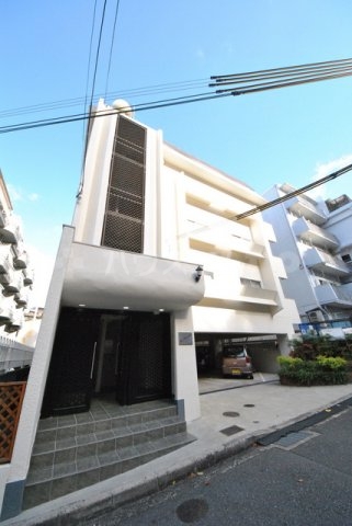 18/23 エントランス