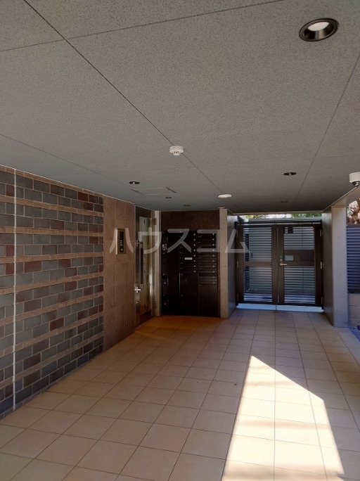 22/30 エントランス