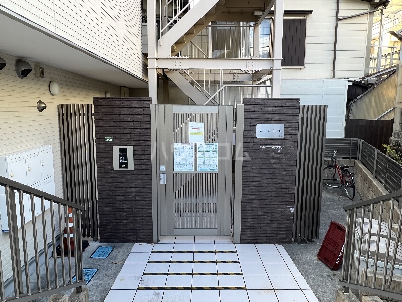 22/30 エントランス