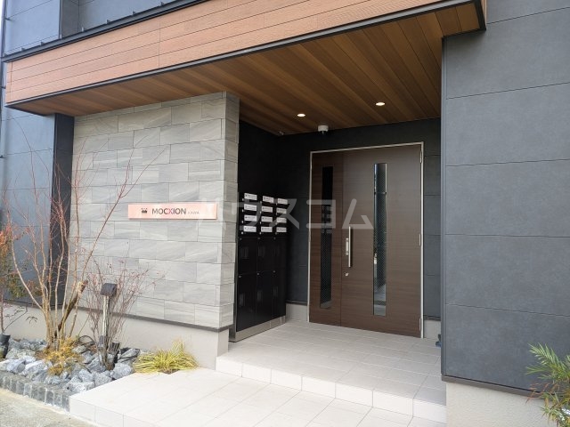 28/30 エントランス